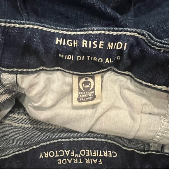 TARGET Universal Thread High Rise Midi Denim Shorts - 4/27 - Picture 4 of 4